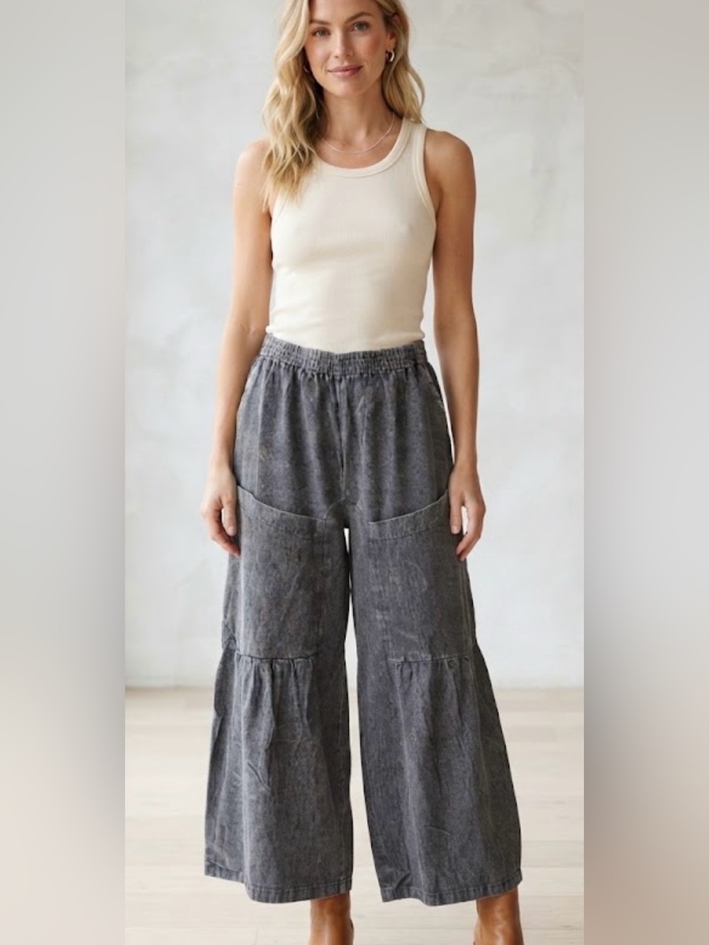 eesome Relaxed Wide Leg High-Waist Pants in Charcoal